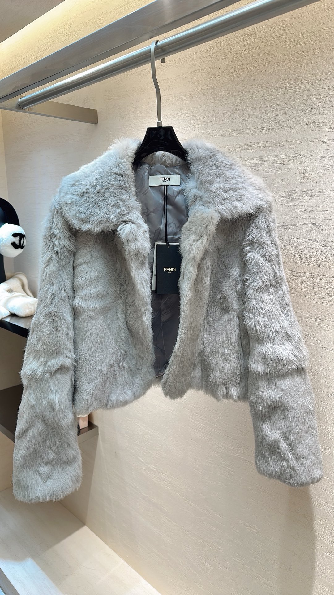 NO:689277,FENDI*25 new style autumn and winter series rabbit fur lapel jacket size S M L, Fendi-clothing, fendi, fendi, jackets & coats,19860909FENDI*25新款上新 秋冬系列兔毛皮草翻领外套 码数S M L,芬迪-服装,fendi,fendi,jackets & coats,,Women's clothing