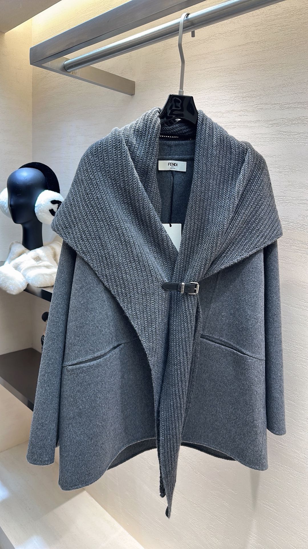NO:689306,FENDI25 new style autumn and winter series wool shawl coat size S M L, Fendi-clothing, fendi, fendi, shawls,19860909FENDI25新款上新 秋冬系列羊毛披肩大衣 码数S M L,芬迪-服装,fendi,fendi,shawls,,Women's clothing