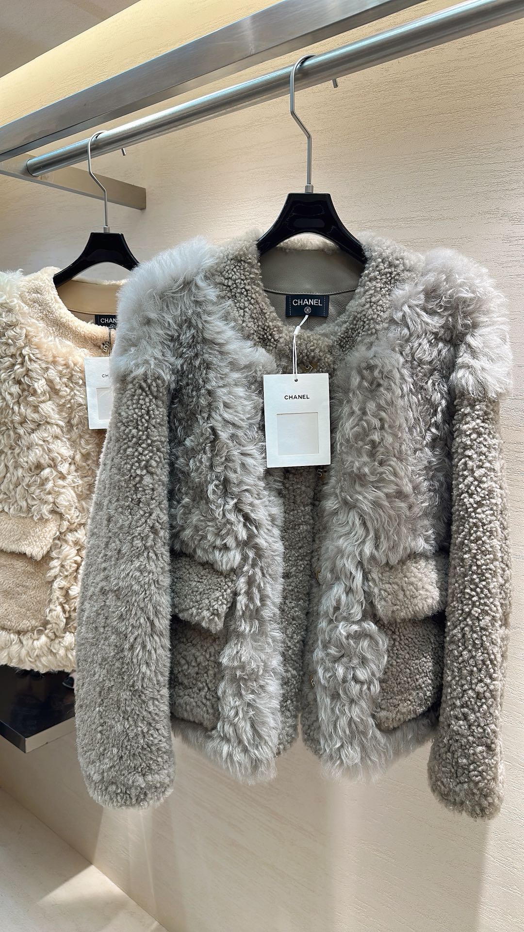 NO:689283,Chanel*25 new style autumn and winter series fur one-piece jacket size S M L, Chanel-clothing, chanel, chanel, jackets & coats,19860909Chanel*25新款上新 秋冬系列皮毛一体外套 码数S M L,香奈儿-服装,chanel,chanel,jackets & coats,,Women's clothing