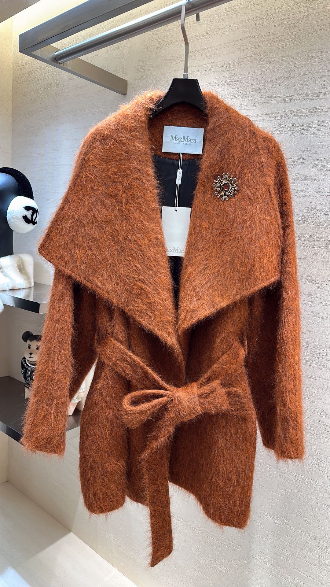 NO:676901,Max Mara*25 new style Autumn and winter series Angora handmade rabbit velvet coat with brooch Size S M L, Max Mara-clothing, brooch, breastpin,19860909Max Mara*25新款上新 秋冬系列安哥拉手工兔绒大衣 配胸针 码数S M L,麦丝玛拉-服装,brooch，breastpin,,Women's clothing
