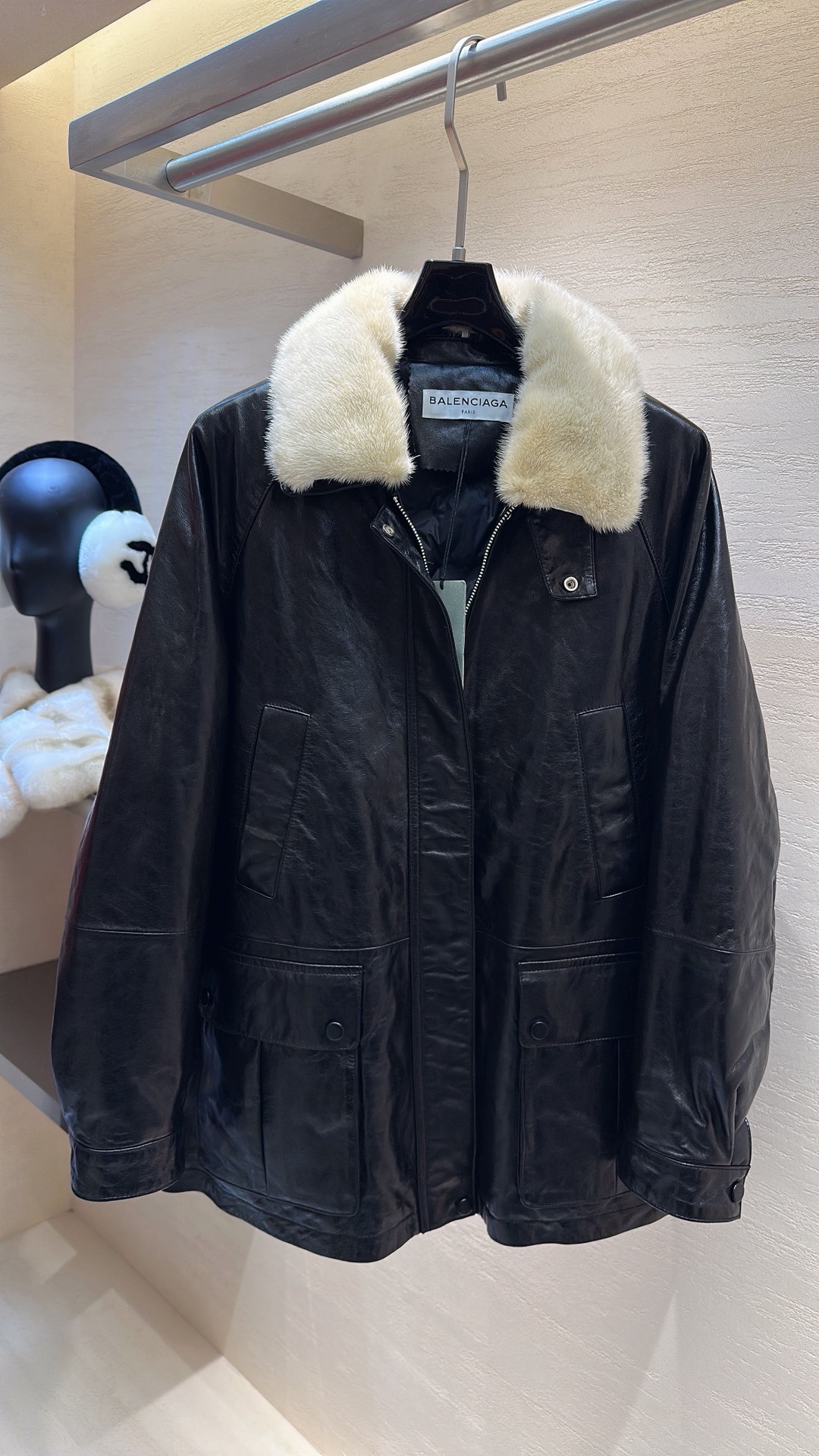 NO:676893,Balenciaga*25 new style autumn and winter series sheepskin and goose feather down jacket, size S M L XL, Balenciaga-clothing, balenciaga, balenciaga, jackets & coats, down jacket, sheepskin,19860909Balenciaga*25新款上新 秋冬系列绵羊皮鹅毛羽绒服外套 码数S M L XL,巴黎世家-服装,balenciaga,balenciaga,jackets & coats,down jacket,sheepskin,,Women's clothing