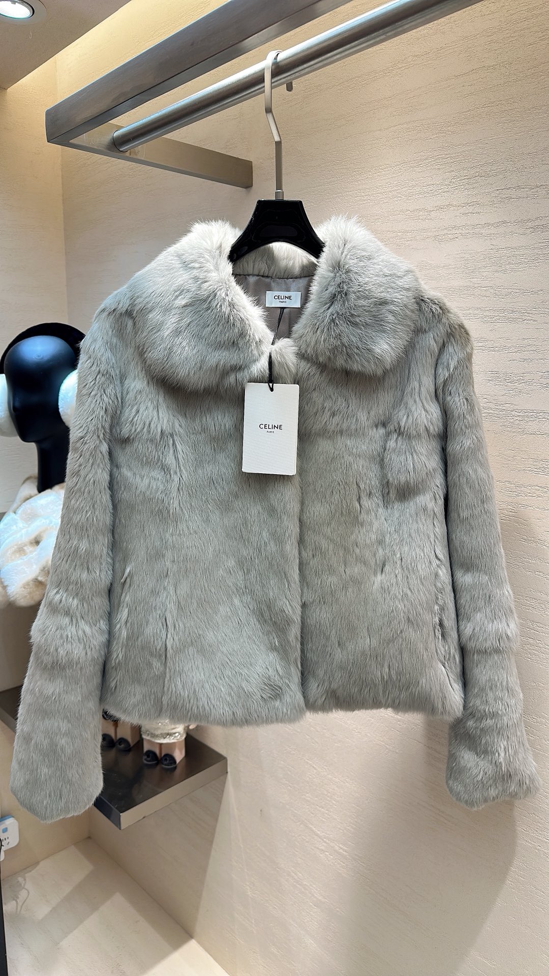 NO:689288,CELINE*25 new style autumn and winter series rabbit fur one-piece lapel jacket size S M L, Celine-clothing, celine, celine, jackets & coats,19860909CELINE*25新款上新 秋冬系列兔毛皮草一体翻领外套 码数S M L,赛琳-服装,celine,celine,jackets & coats,,Women's clothing
