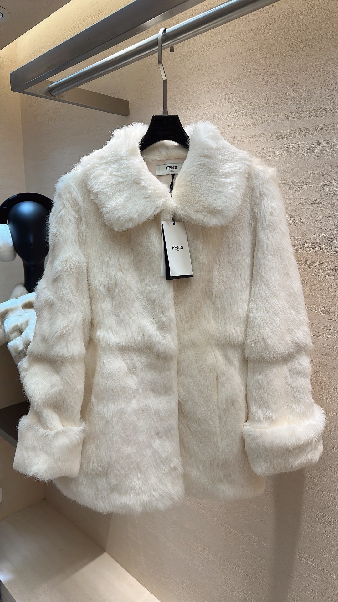 NO:676917,FENDI*25 new style autumn and winter series snow rabbit fur one-piece lapel jacket size S M L, Fendi-clothing, fendi, fendi, jackets & coats,19860909FENDI*25新款上新 秋冬系列雪兔皮毛一体翻领外套 码数S M L,芬迪-服装,fendi,fendi,jackets & coats,,Women's clothing