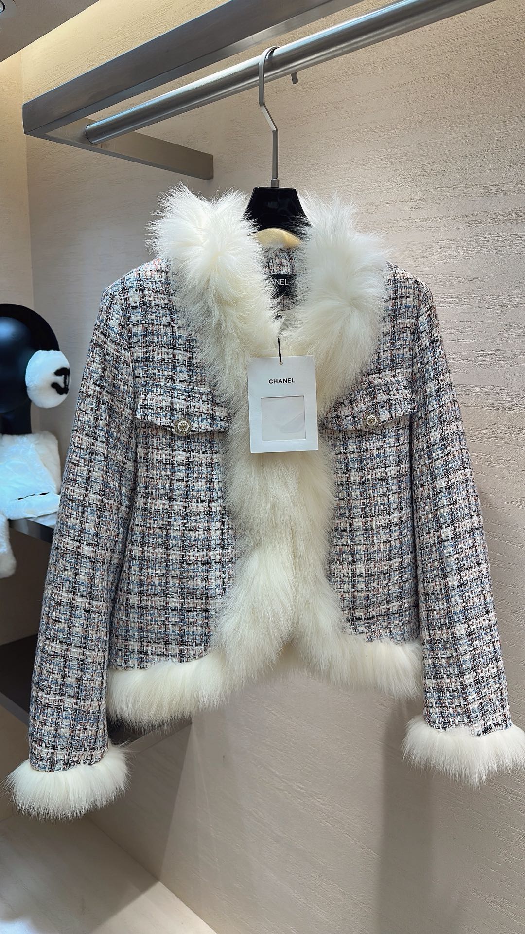 NO:689256,CHANE*25 new style autumn and winter series tweed stitching fox fur goose down jacket size S M L, Chanel-clothing, chanel, chanel, jackets & coats,19860909CHANE*25新款上新 秋冬系列粗花呢拼接狐狸毛鹅绒外套 码数S M L,香奈儿-服装,chanel,chanel,jackets & coats,,Women's clothing