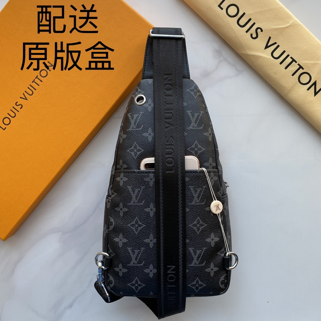 ,【配送原版盒】【原单 搭配头层胎牛皮】路易威登-最新款男士胸包😄原单品质 官网同步 手感超赞 原装五金