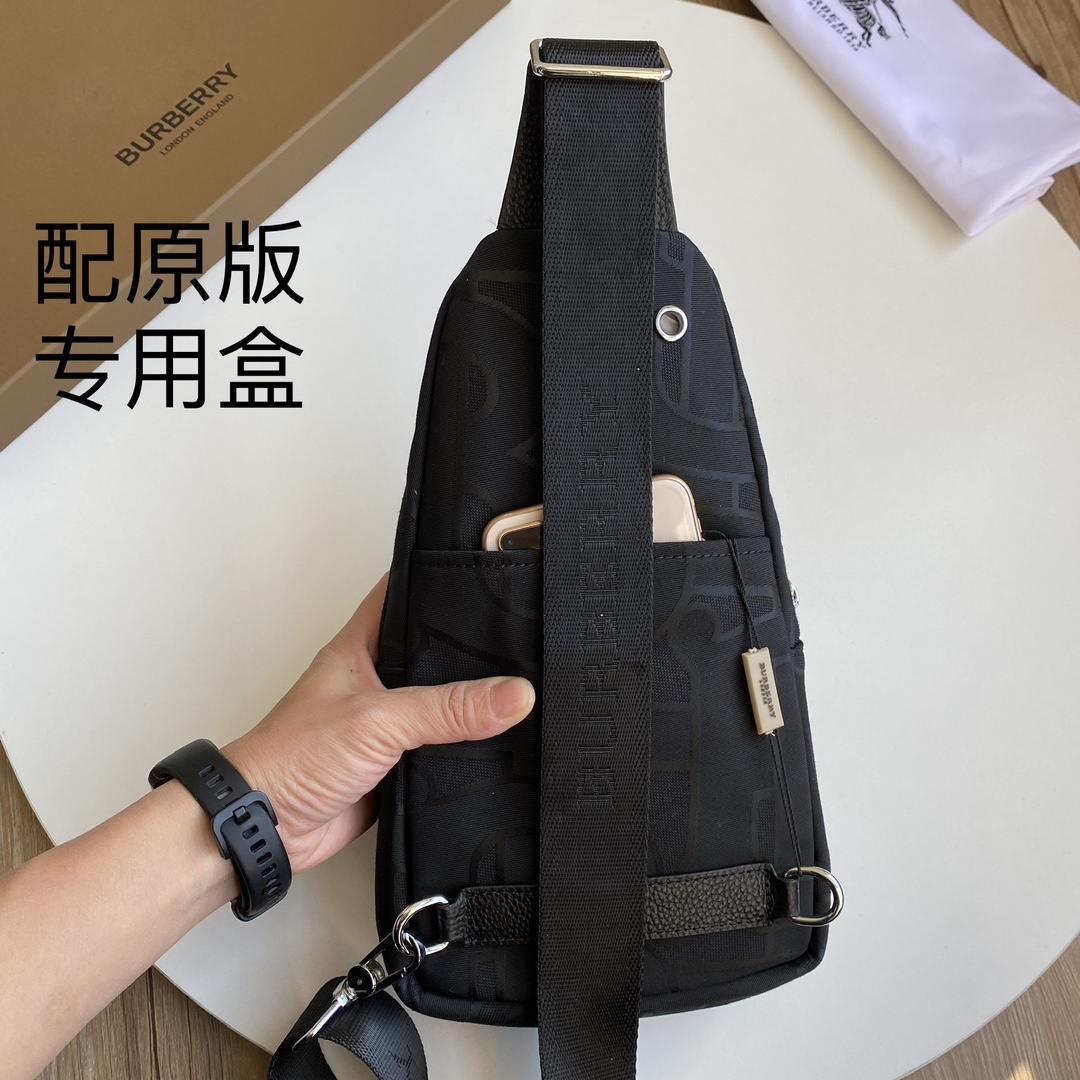 ,B家,【配原版专用盒】最新款男士胸包-原版品质,男神必备😍😍实用性非常全面 ,空间大,顶级原版牛皮⚠⚠