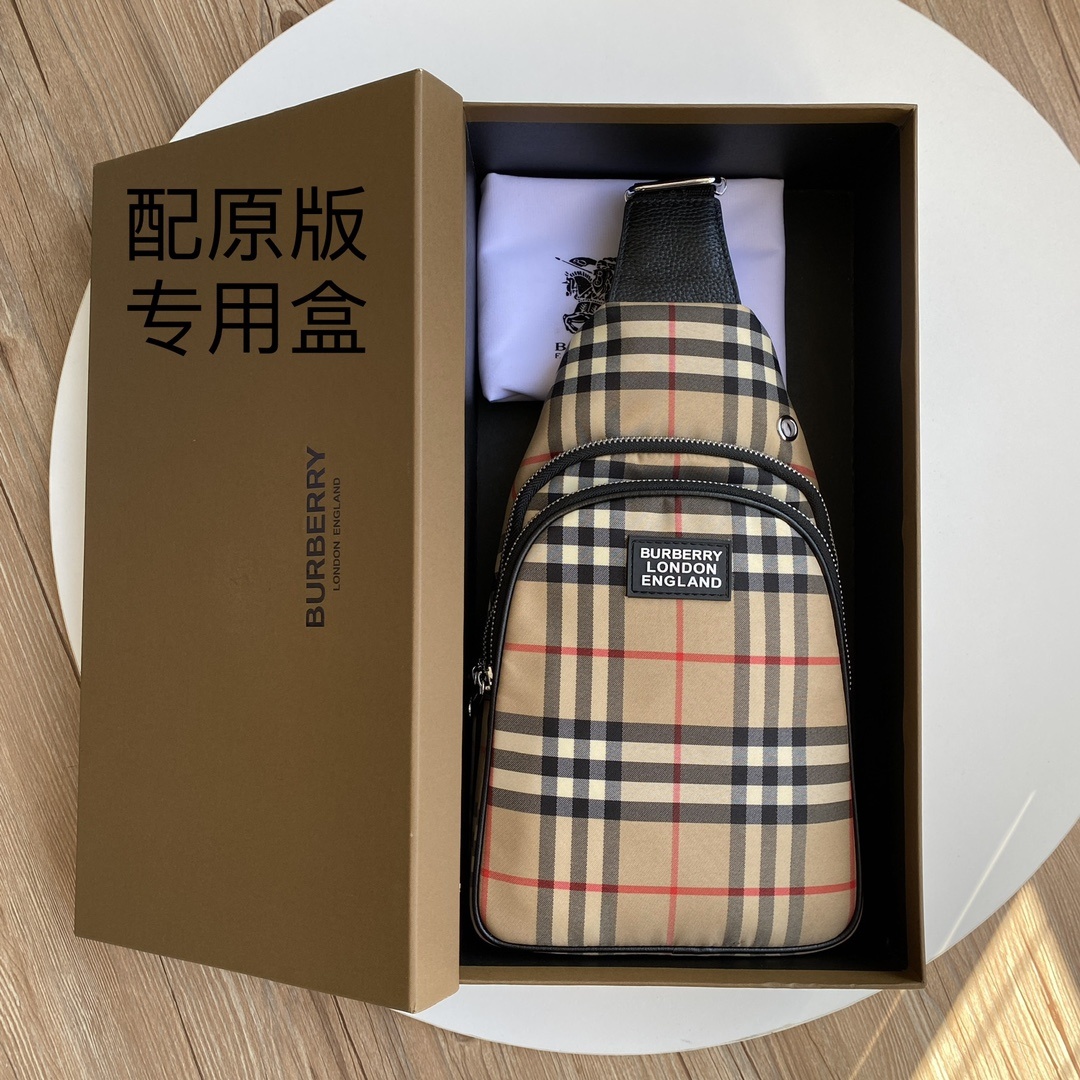 ,【配原版专用盒】🌹醉流行风格,焕新选用由再生聚酯纤维和棉质纱线制成的面料打造,专属标识图案提花,搭配标