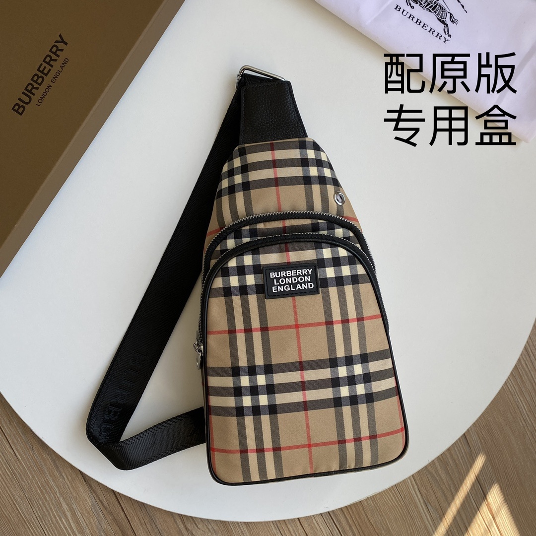 ,【配原版专用盒】🌹醉流行风格,焕新选用由再生聚酯纤维和棉质纱线制成的面料打造,专属标识图案提花,搭配标