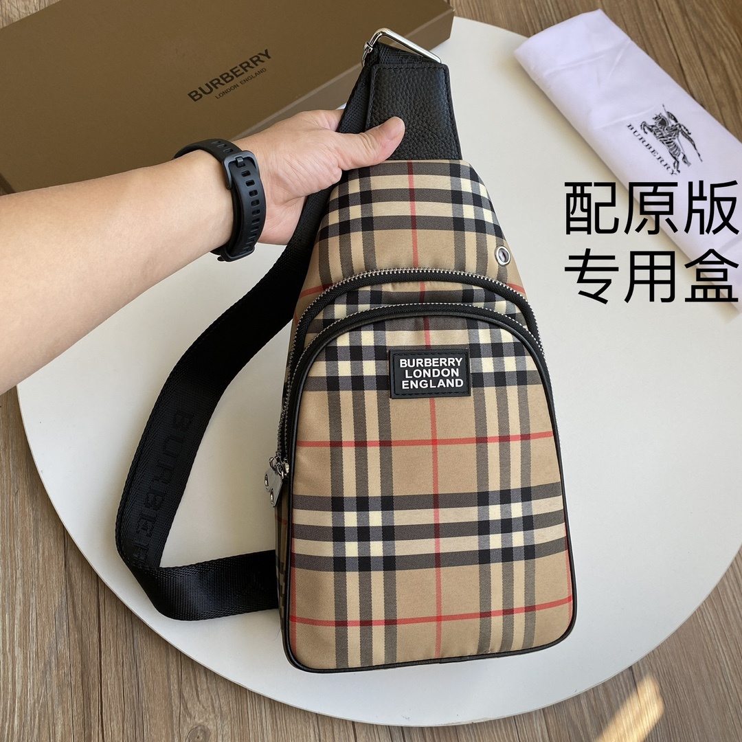 ,【配原版专用盒】🌹醉流行风格,焕新选用由再生聚酯纤维和棉质纱线制成的面料打造,专属标识图案提花,搭配标