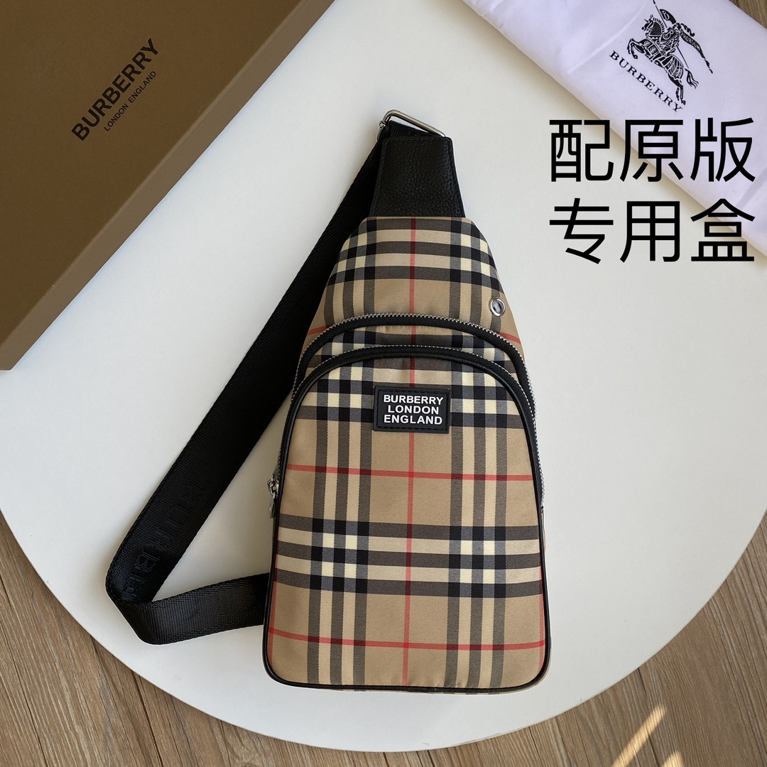 ,【配原版专用盒】🌹醉流行风格,焕新选用由再生聚酯纤维和棉质纱线制成的面料打造,专属标识图案提花,搭配标