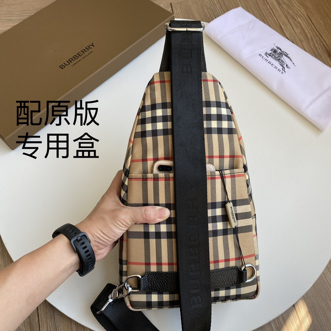 ,【配原版专用盒】🌹醉流行风格,焕新选用由再生聚酯纤维和棉质纱线制成的面料打造,专属标识图案提花,搭配标