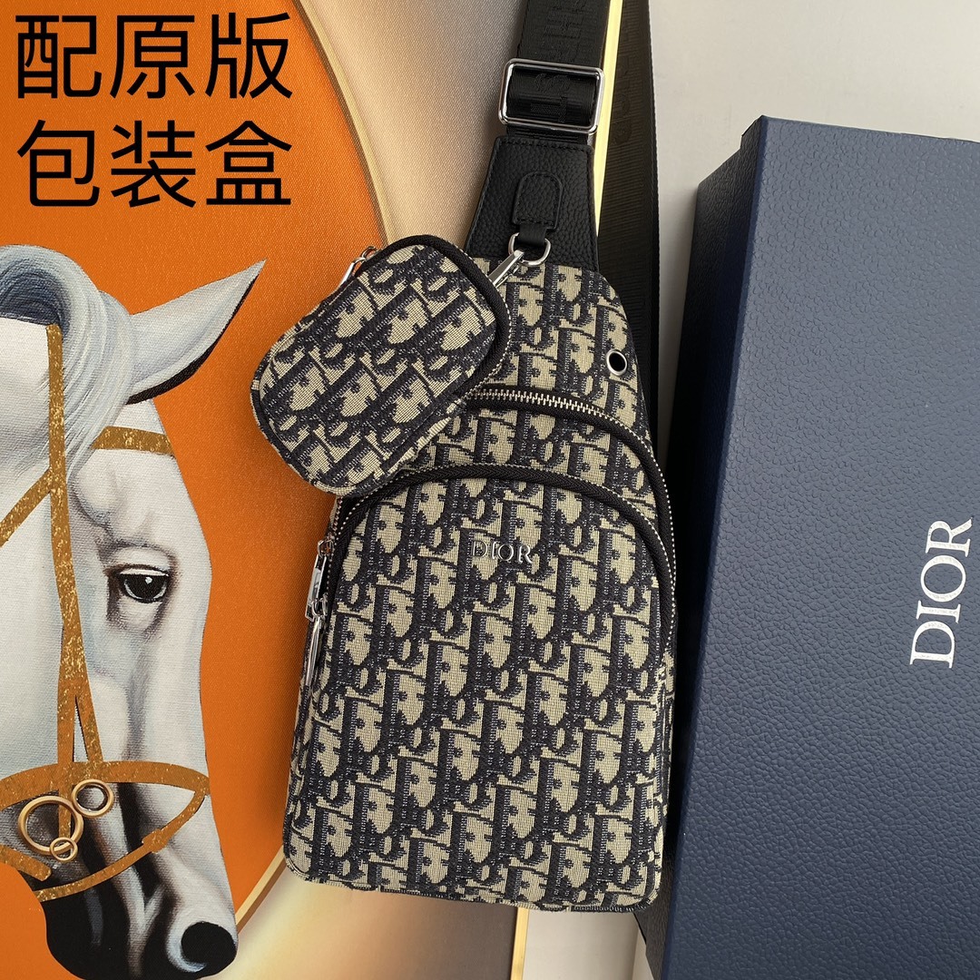 ,【配送原版包装盒】迪奥最新款式,男士胸包😄原单品质 采用进口布料材质轻便,舒适,质感柔滑,手感细腻 高