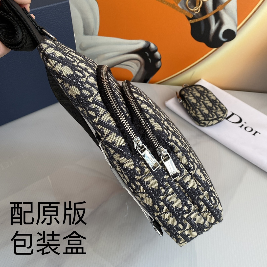 ,【配送原版包装盒】迪奥最新款式,男士胸包😄原单品质 采用进口布料材质轻便,舒适,质感柔滑,手感细腻 高