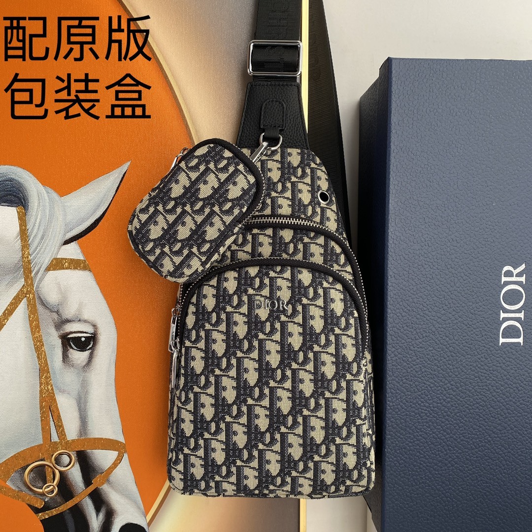 ,【配送原版包装盒】迪奥最新款式,男士胸包😄原单品质 采用进口布料材质轻便,舒适,质感柔滑,手感细腻 高