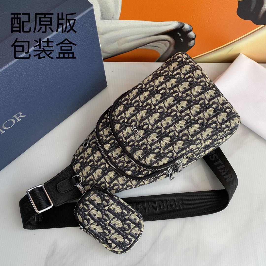 ,【配送原版包装盒】迪奥最新款式,男士胸包😄原单品质 采用进口布料材质轻便,舒适,质感柔滑,手感细腻 高