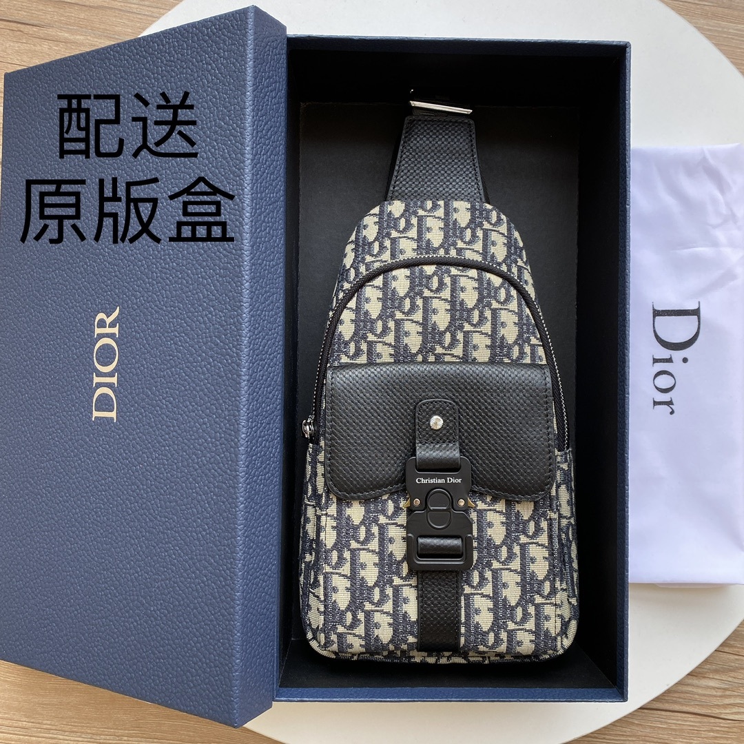 【配送原版包装盒】,最新款式,男士胸包😄原单品质 采用进口材质轻便,舒适,质感柔滑,手感细腻 高贵五金