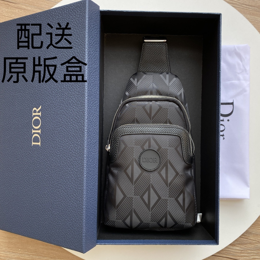 【配送原版包装盒】,DIOR男士最新款胸包-原版品质,男神必备😍😍实用性非常全面 ,空间大,顶级原版牛皮