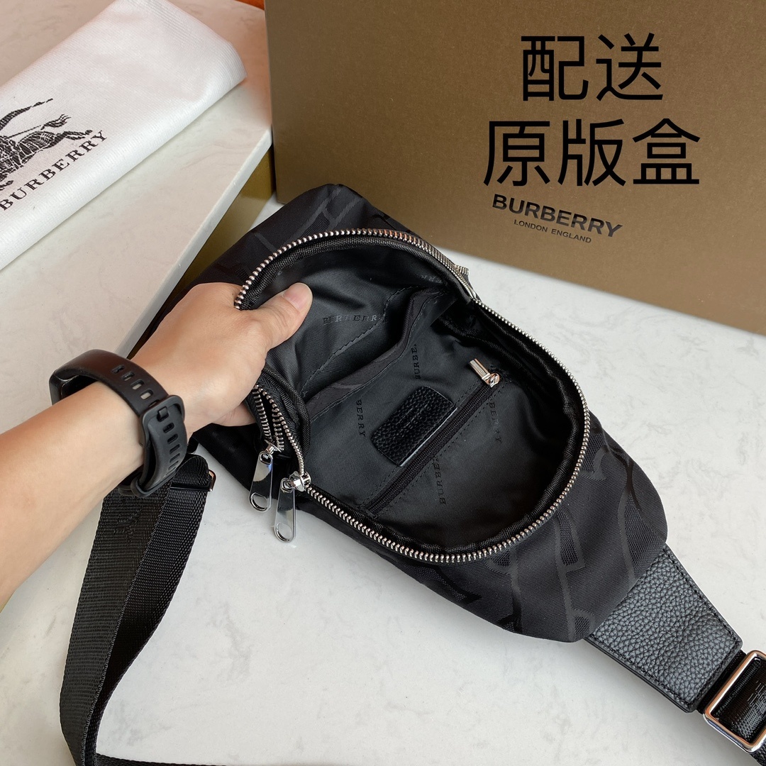 ,B家,【配送原版包装盒】最新款男士胸包-原版品质,男神必备😍😍实用性非常全面 ,空间大,顶级原版牛皮⚠