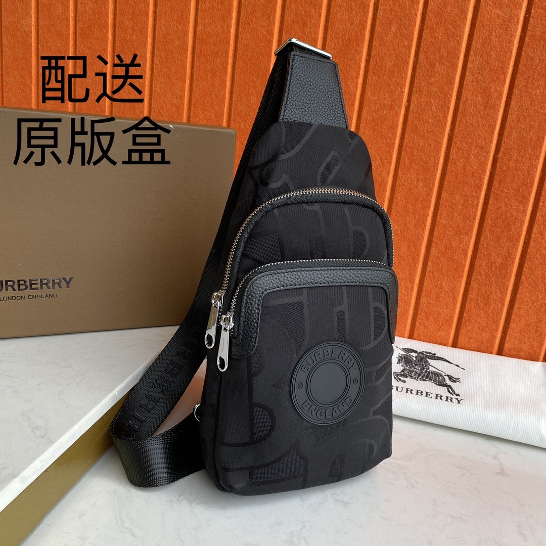 ,B家,【配送原版包装盒】最新款男士胸包-原版品质,男神必备😍😍实用性非常全面 ,空间大,顶级原版牛皮⚠