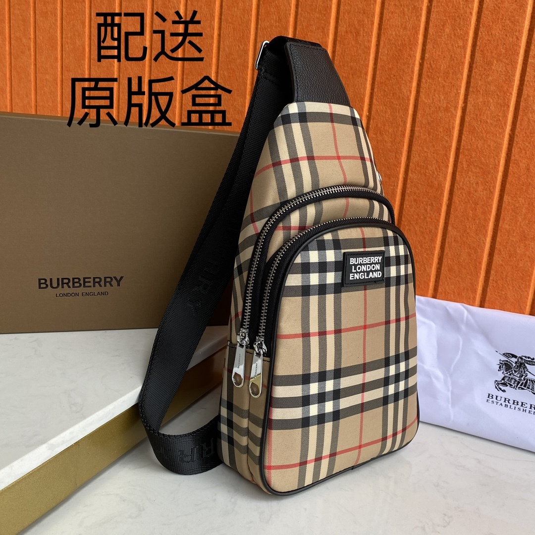 ,🌹醉流行风格,焕新选用由再生聚酯纤维和棉质纱线制成的面料打造,专属标识图案提花,搭配标志性条纹网纹面料