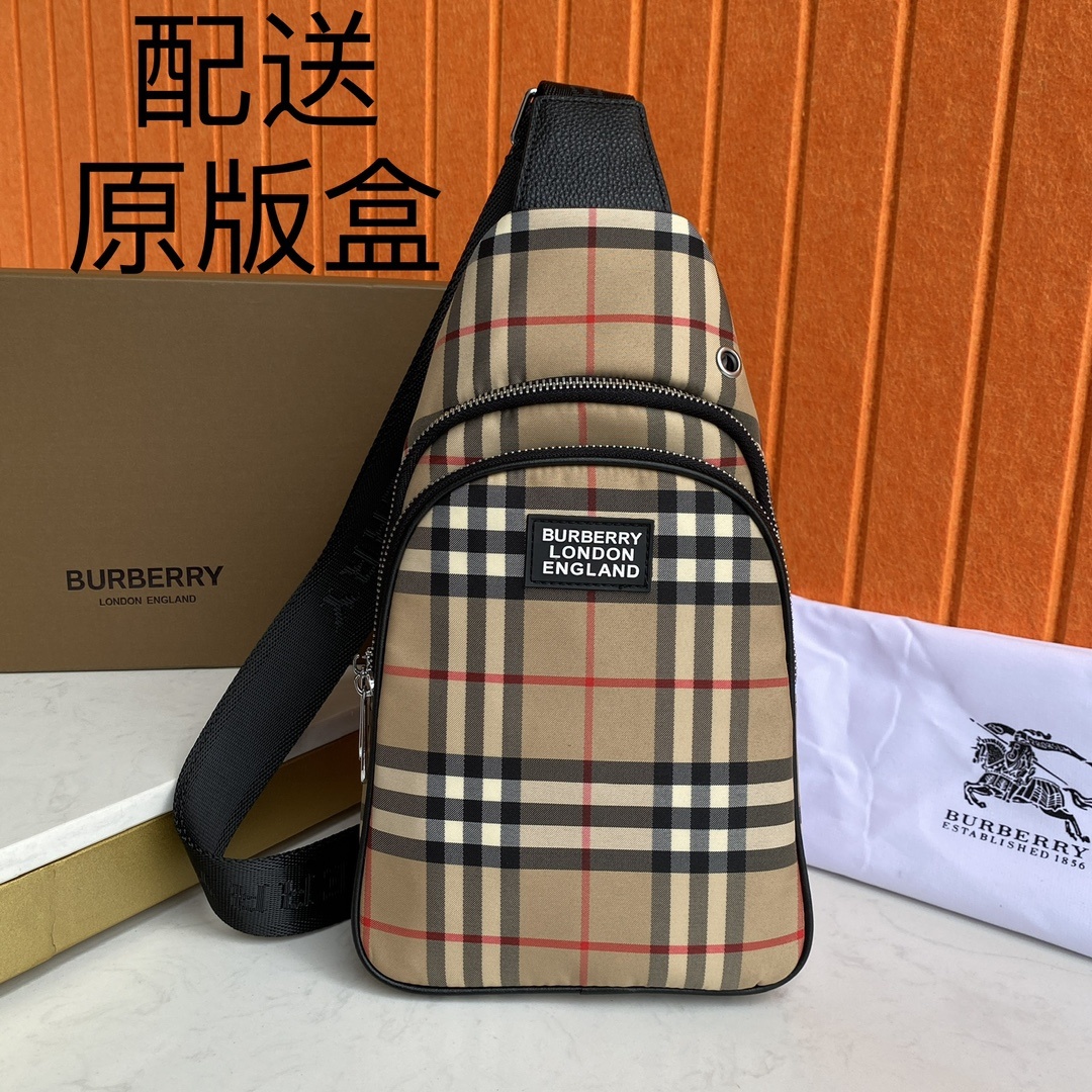 ,🌹醉流行风格,焕新选用由再生聚酯纤维和棉质纱线制成的面料打造,专属标识图案提花,搭配标志性条纹网纹面料