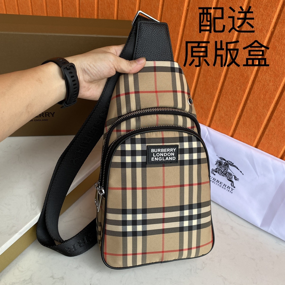 ,🌹醉流行风格,焕新选用由再生聚酯纤维和棉质纱线制成的面料打造,专属标识图案提花,搭配标志性条纹网纹面料