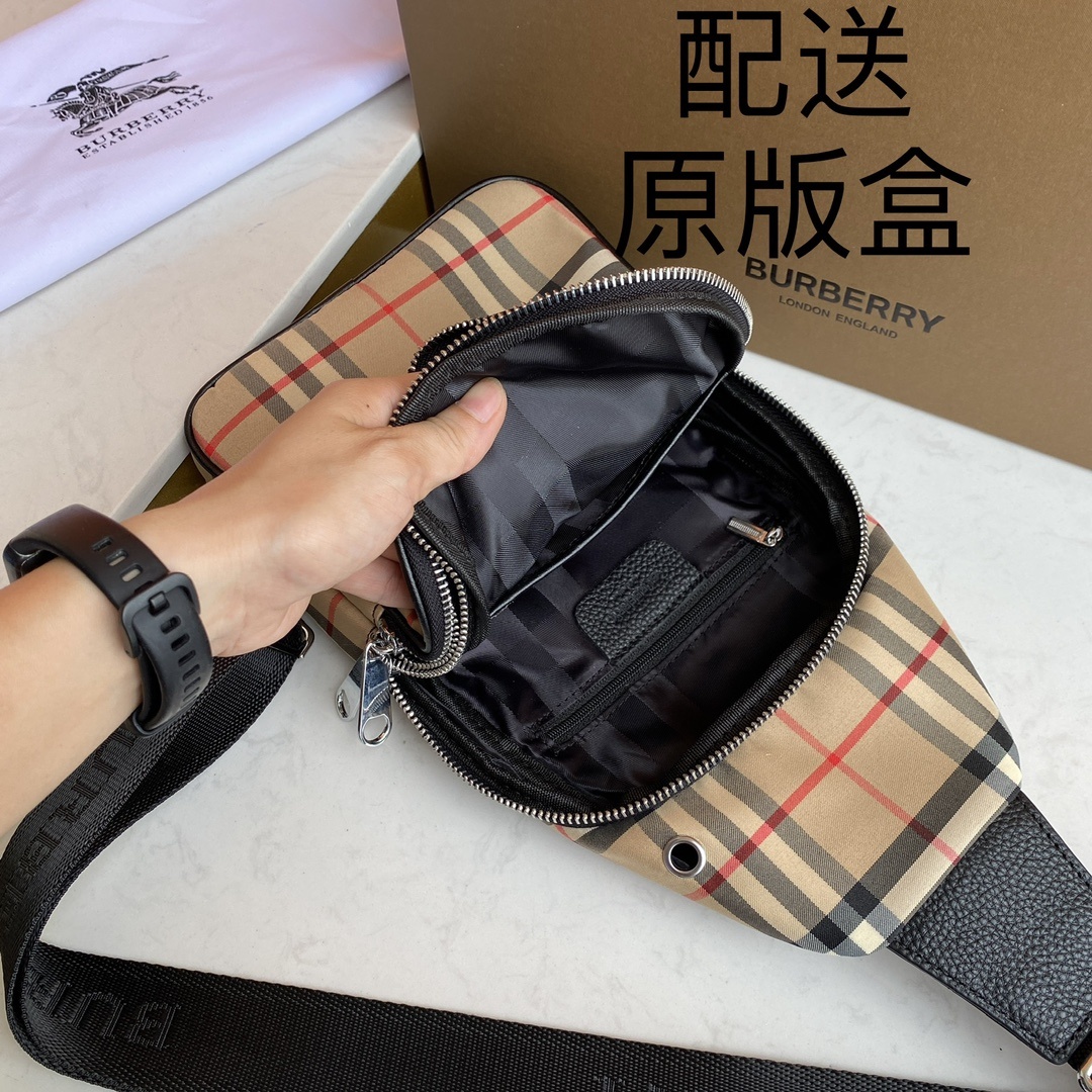 ,🌹醉流行风格,焕新选用由再生聚酯纤维和棉质纱线制成的面料打造,专属标识图案提花,搭配标志性条纹网纹面料