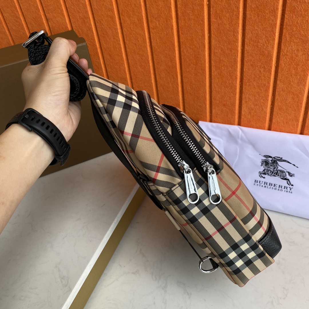 ，B家！[玫瑰]🌹，火热登场，精选优质男士胸包［强][强] 年度款钜献🎒，👋帅到没朋友[玫瑰][玫瑰]采