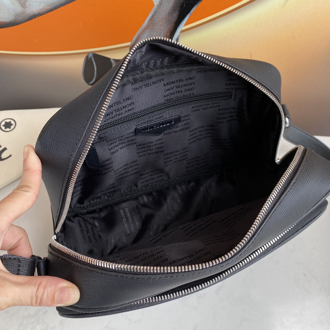 ，MONTBLANC 全新万宝龙匠心系列邮差包 经典黑
型号：MB
材质：头层牛皮（原版皮）
款式：万宝