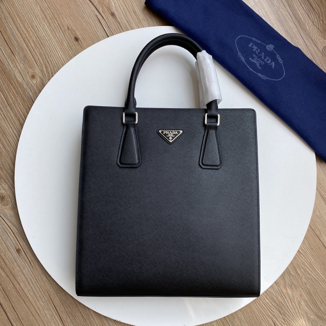 ，💥PRADA💥 💯2025最新爆款👿 🔥意大利十字纹进口牛皮💯色2025专柜同步新款男士商务手提包‼️