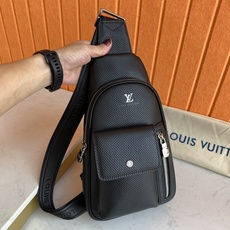 ,新款路易威登Lv胸包 进口牛皮配进口牛津布,顶级男士高端,原版皮。名师设计,资深裁缝✂️手感超赞👊上身效果极佳👍🏻设计 ,新款路易威登Lv胸包 进口牛皮配进口牛津布,顶级男士高端,原版皮。名师设计,资深裁缝✂️手感超赞👊上身效果极佳👍🏻设计