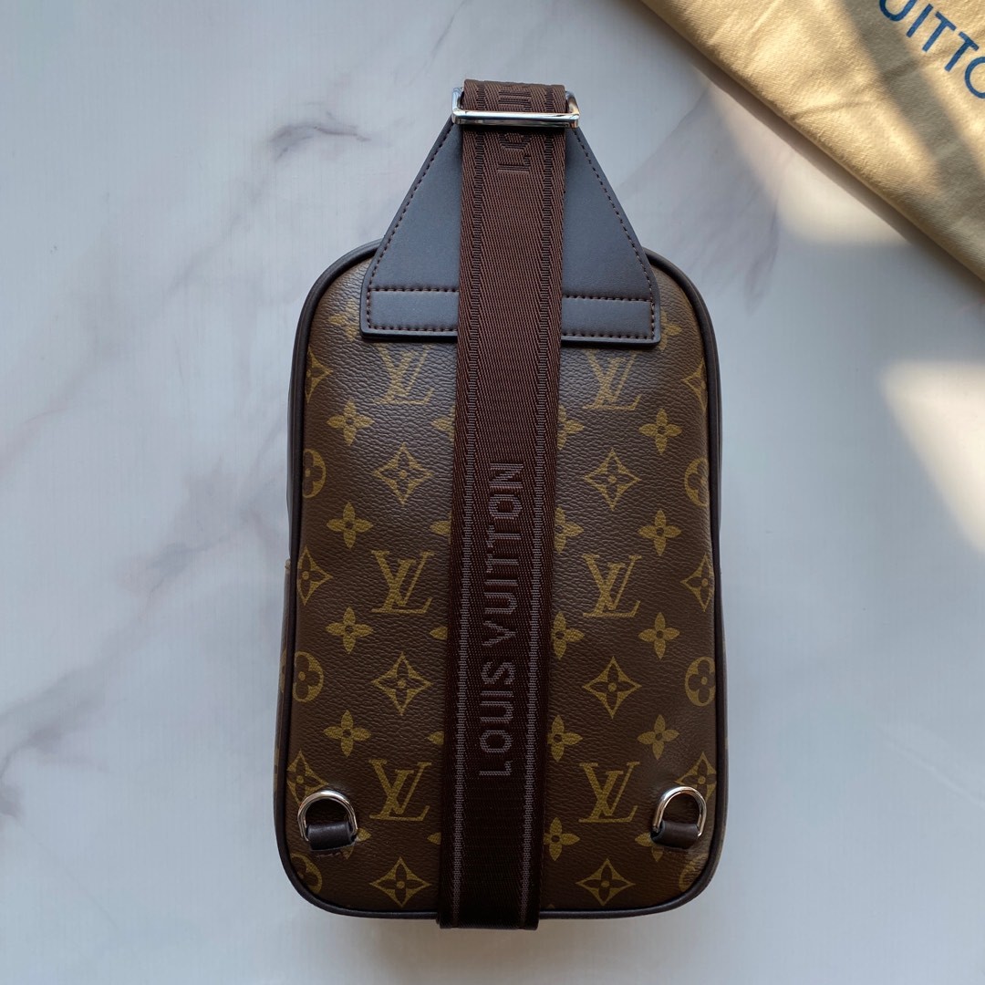 ,新款路易威登Lv胸包 进口台湾料配进口牛皮,顶级男士高端,原版皮。名师设计,资深裁缝✂️手感超赞👊上身