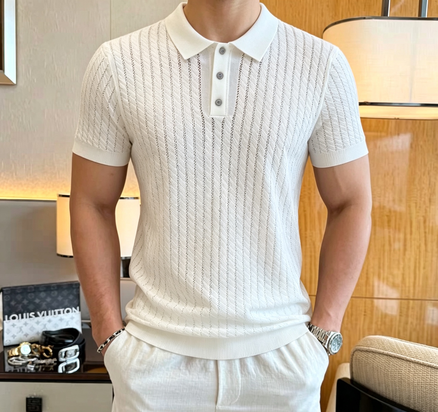 NO:911065,LP's new 'Old Money Style Knitted Short Sleeves', the same style as the official website, refreshing, breathable and sweat-absorbent, classic design, simple without any unnecessary cumbersomeness, a versatile item that is indispensable for the wardrobe, super comfortable to wear, avant-garde and practical, exquisite and perfect craftsmanship, a classic in the fashion and leisure series!  Size M-XXXL,,loro piana,T-shirt,19860909LP新款《老钱风针织短袖》,官网同款 清爽透气吸汗 经典设计,简约没有任何多余累赘感,衣橱不可缺少的一件百搭单品,穿身上超级舒适,前卫又实穿,精致完美工艺,时尚休闲系列的经典之作！ 尺码M-XXXL,,loro piana,T-shirt,,Men's clothing