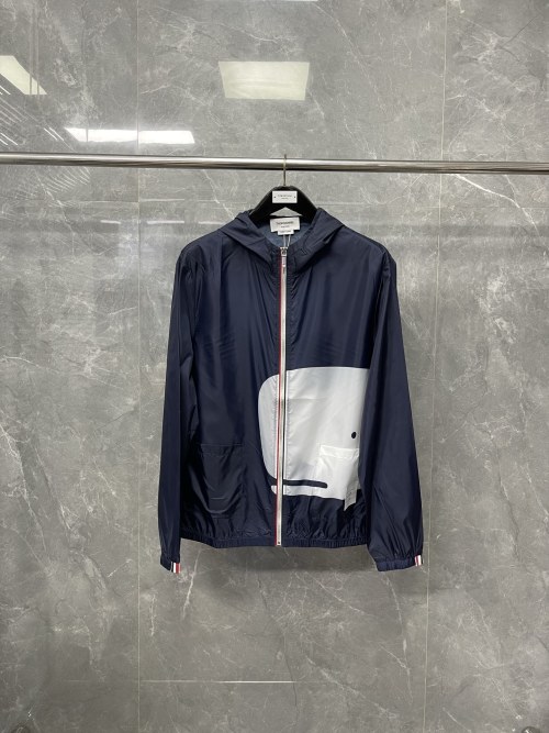 Thom Browne Chaqueta con Estampado de Ballena Ligera y Transpirable 1 Thom Browne Chaqueta con Estampado de Ballena Ligera y Transpirable