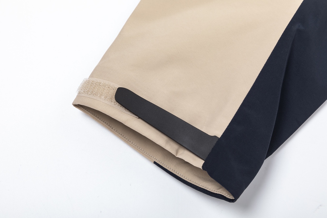 P610

绝版配色，顶级品质～

#Arcteryx / 始祖鸟  24最新限量版BetaLightwight 硬壳最强拼色户外冲锋衣

颜色：葳藤棕【绝版配色】 丛林绿【绝版配色】 云天蓝/格罗威紫【绝版配色】
尺码：S M L XL  XXL