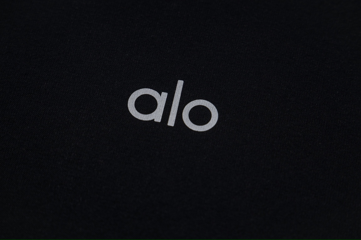 💰75
主推-高货品，长期跑量款～

#ALO - 高货品辣妹必备修身版型设计超酷反光标识圆领T恤

颜色：黑色 白色 灰色
尺码：S M L