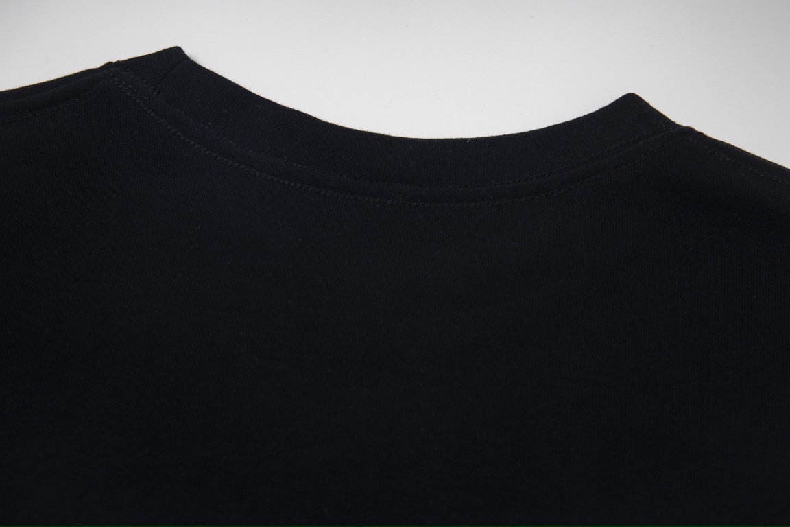 💰75
主推-高货品，长期跑量款～

#ALO - 高货品辣妹必备修身版型设计超酷反光标识圆领T恤

颜色：黑色 白色 灰色
尺码：S M L