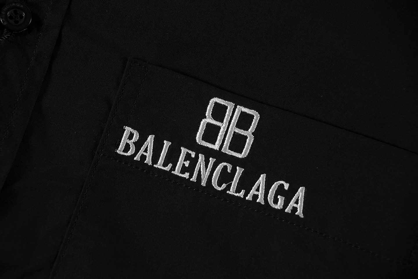 Balenciaga Logo刺繍長袖シャツ 高品質素材の快適な着心地