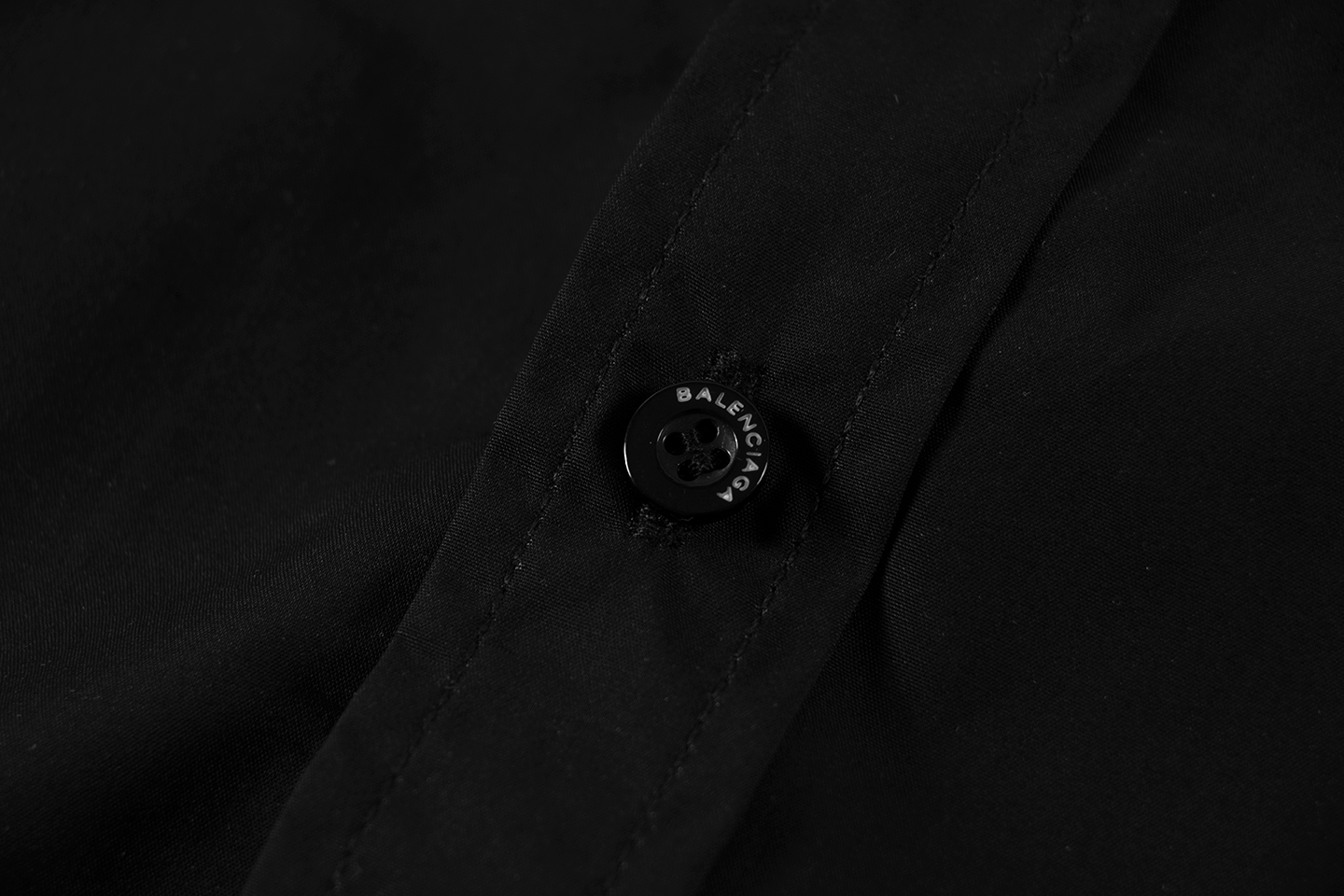 Balenciaga Logo刺繍長袖シャツ 高品質素材の快適な着心地