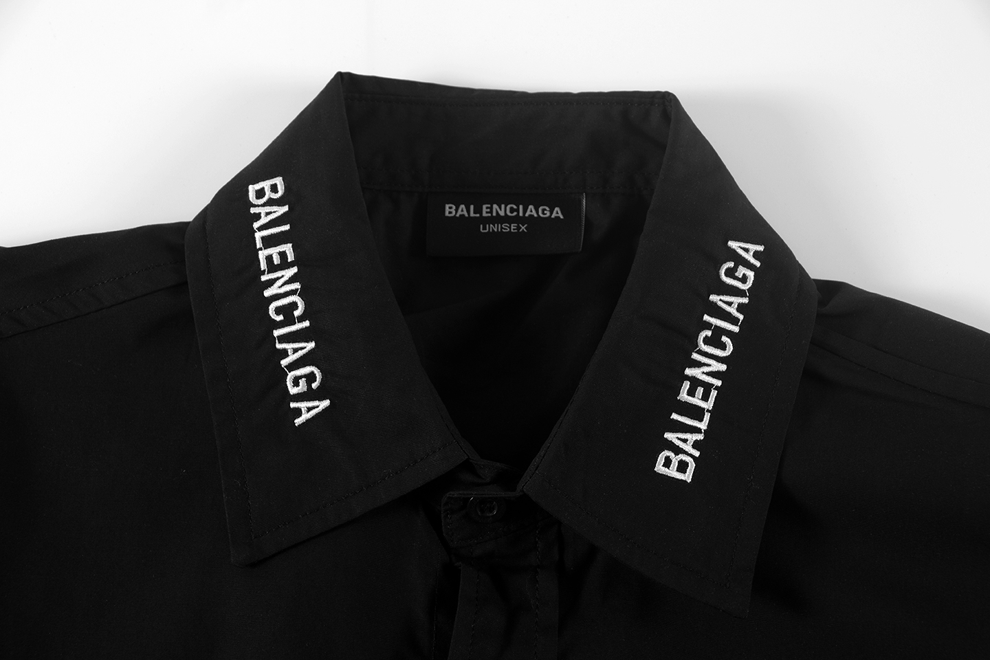 Balenciaga P300 低調百搭の刺繍シャツ