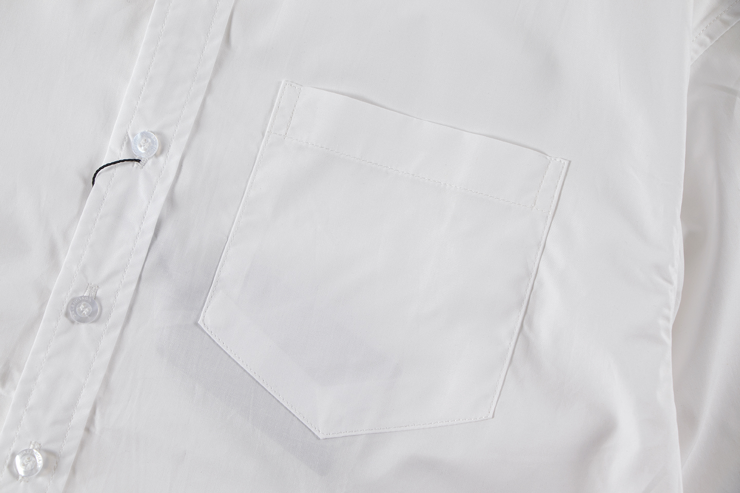 Balenciaga P300 低調百搭な刺繍シャツ