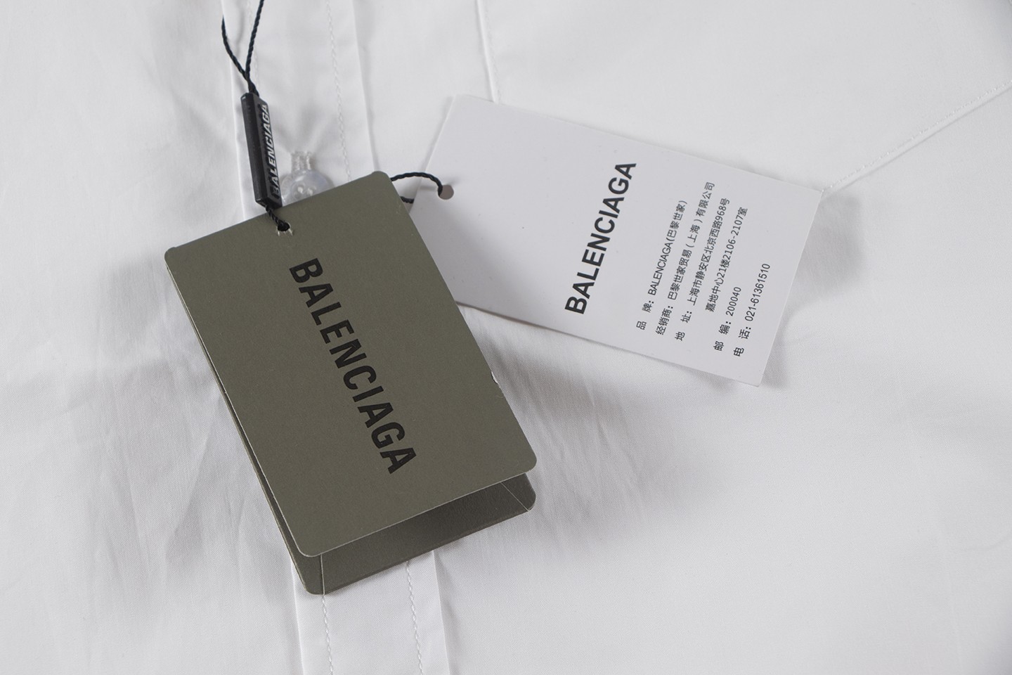 Balenciaga P300 低調百搭な刺繍シャツ