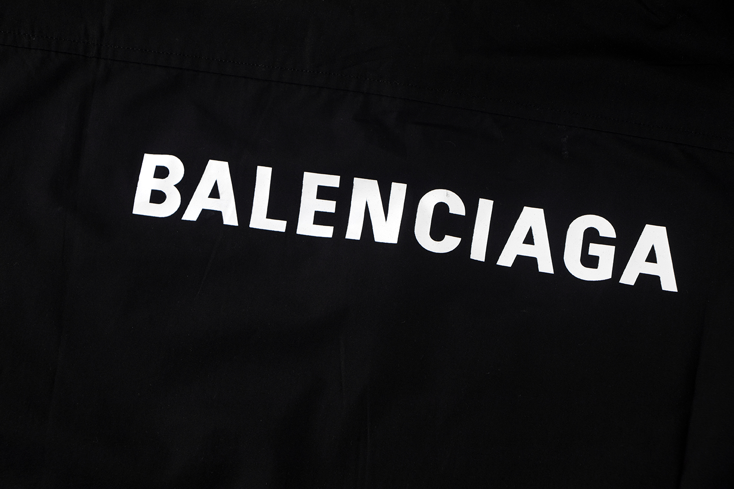 Balenciaga P300 幅広版型のユニセックスシャツ
