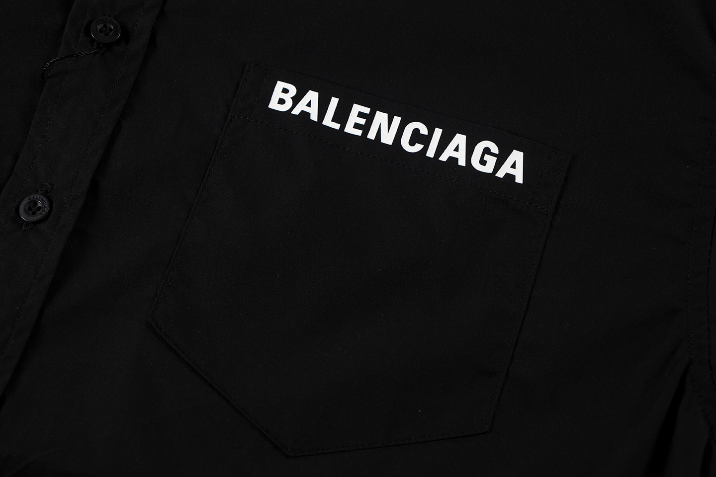 Balenciaga P300 幅広版型のユニセックスシャツ