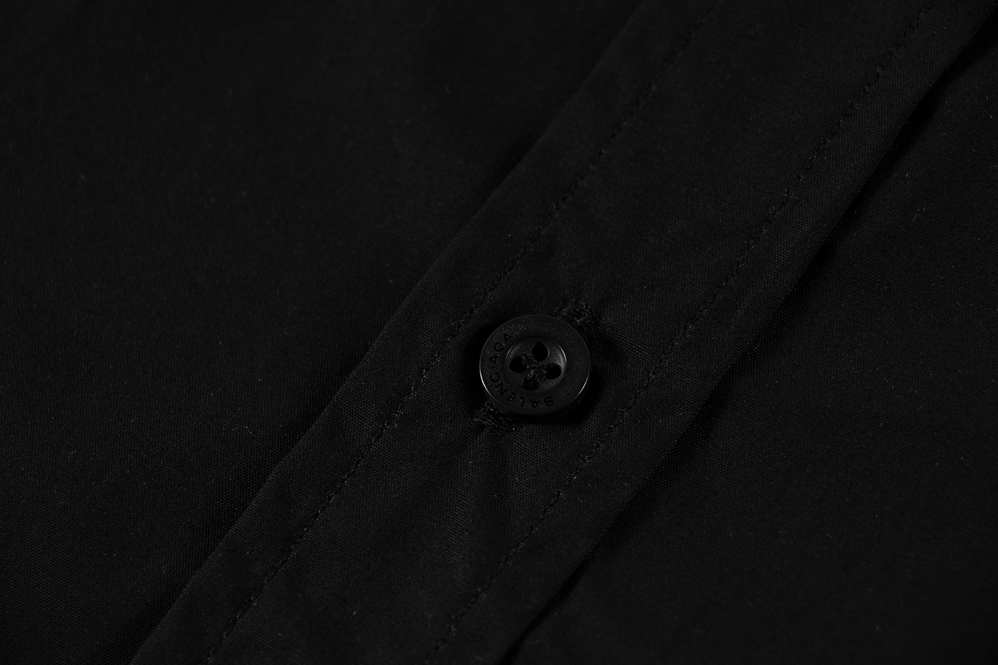 Balenciaga P300 幅広版型のユニセックスシャツ