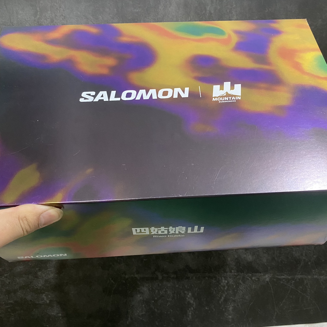 图片[8]-【绿x版】 Salomon XT-6 Mountionn萨洛蒙唤山者复古潮流户外机能登山跑鞋纯原外贸平台特供订单耗时半年巨作 全套原纸板楦头开发原厂特供网布配套加持 确保原汁原味n完美呈现版型 原档数据独家私模五层组合大底男女鞋同步官方开发至46.5原装Ortholite轻量化鞋垫 中底布带钢印编号原厂TPU锁扣 进口港宝加持后跟自然饱满 还原公司包裹性鞋面以“锯齿”状的包裹系统呈现在基色底之下加入了各种色点缀将公司的最新技术和时尚前卫的造型融入耐用的长跑款式中鞋面由 TPU 薄膜制成 并焊接在高耐磨网眼上 使其既时尚又坚固 由 ACS底盘支撑 可增强稳定性和支撑力 以及由橡胶凸耳 Contragrip外底覆盖的 EVA 缓冲中底 旨在应对崎岖的地形 鞋舌上的彩色Salomon 标签、Quicklace 系统以及鞋头、鞋舌和鞋跟上的附加品牌使细节更加完美 让穿着者可以轻松驾驭户外与通勤下的任何运动生活场景 无缝鞋身户外随意纵横 颜值与脚感兼备 出街通勤 绝对非常吸睛 你值得拥有 尺码：36 36.5 37 38 38.5 39 40 40.5 41 42 42.5 43 44 44.5 45 46 46.5-莆田鞋批发中心