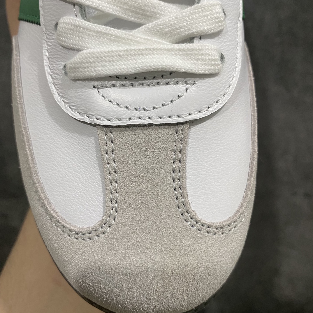 图片[2]-【Top纯原】Adidas Samba OG 桑巴低帮休闲板鞋 白绿 IG1024n全新高端零售平台专供品质出货 全鞋身采用细腻甩纹头层牛皮 包括鞋舌也是头层皮n立体Samba烫金 后跟港宝定型 皮料切割超高清洁度n私模大底 非市面公底 多次调试无色差大底 高价零售首选品质‼️ 尺码：36 36.5 37 38 38.5 39 40 40.5 41 42 42.5 43 44 44.5 45-莆田鞋批发中心