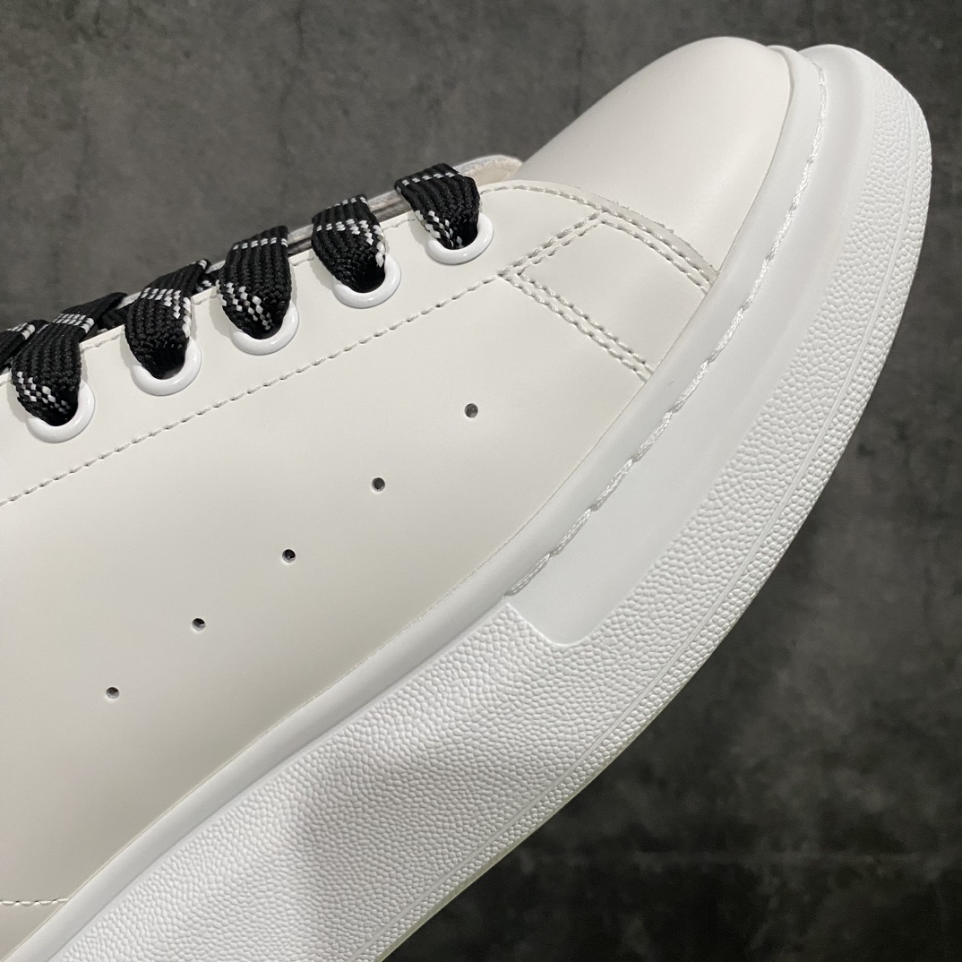 [Top-grade poison box version] Alexander McQueen Alexander McQueen white shoes black drop glue