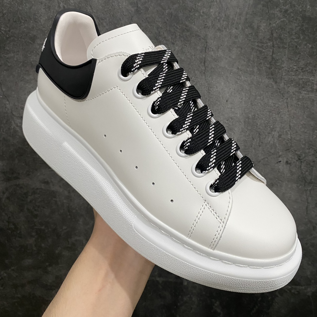 [Top-grade poison box version] Alexander McQueen Alexander McQueen white shoes black drop glue