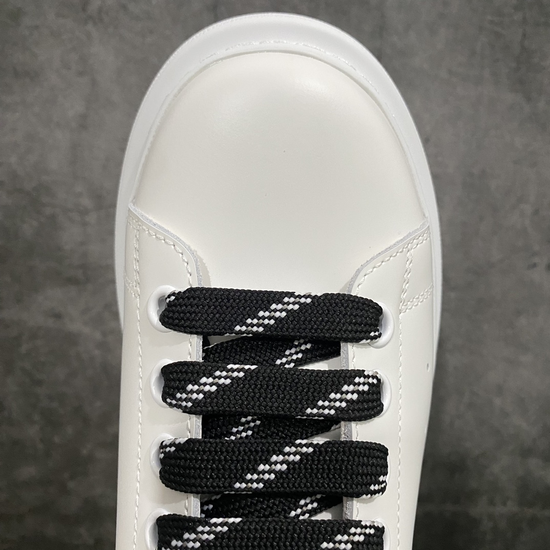 [Top-grade poison box version] Alexander McQueen Alexander McQueen white shoes black drop glue